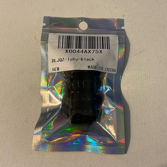 Land Rover valve Stem caps in Black set of 4 NWT - Picture 4 of 4